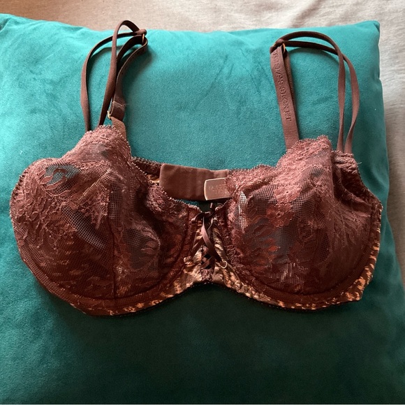 Victoria’s Secret Lace Bra - Picture 4 of 11